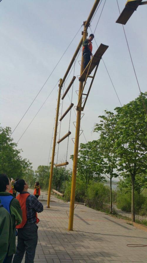 拓展训练 从体验中学习，在挑战中成长